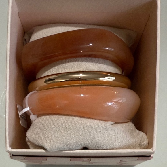 Piper K Jewelry - Piper Peach and Gold toned  Resin Bangle Bracelet Set